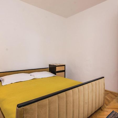 4 Bedroom Awesome Apartment In Starigrad Exterior foto