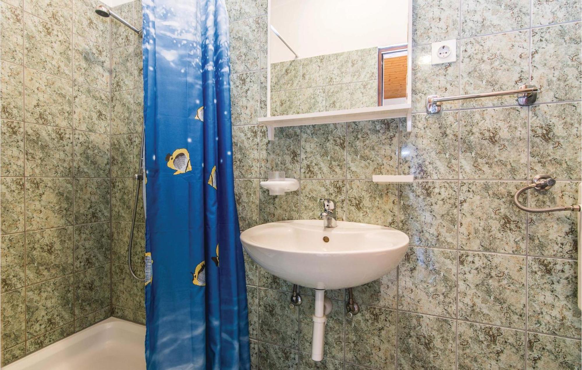 4 Bedroom Awesome Apartment In Starigrad Exterior foto