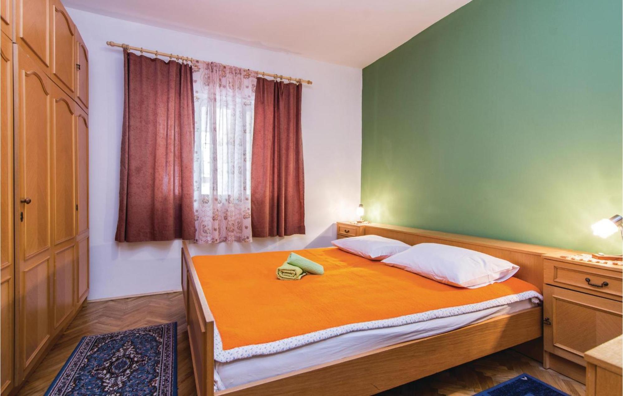 4 Bedroom Awesome Apartment In Starigrad Exterior foto
